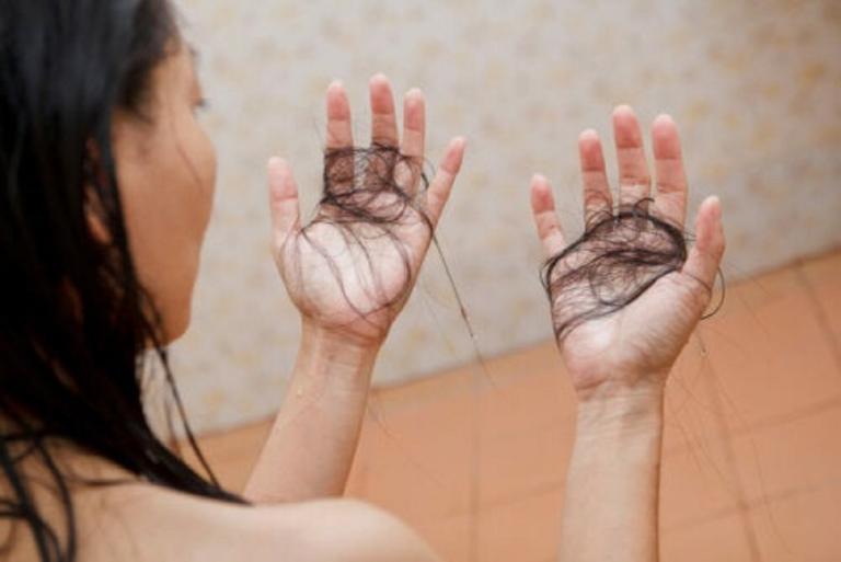 Sobrevivientes del COVID-19 están perdiendo el cabello, según expertos