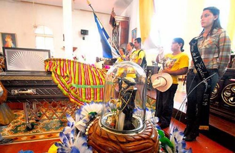 Realizan funerales de la legendaria “Chica Vaca”, ícono de la cultura popular en Nicaragua