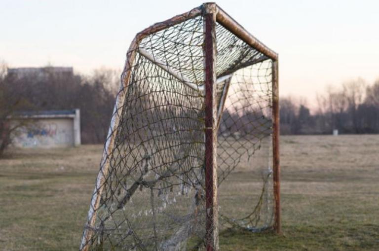 Nueve niños murieron impactados por rayo mientras jugaban fútbol, en Uganda