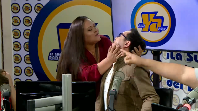 Se alborotó «el ganado» de Cristhian Medina por un beso a presentador de TV