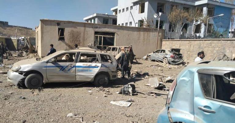 13 muertos y más de 100 heridos por la explosión de un coche bomba en Afganistán