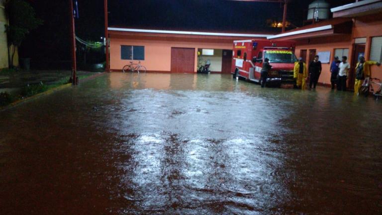 Lluvias causan desborde de río en San Juan del Sur, Rivas