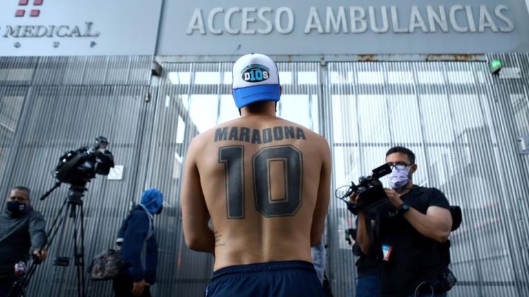 Coágulo de sangre en el cerebro, manda a Maradona al quirofáno
