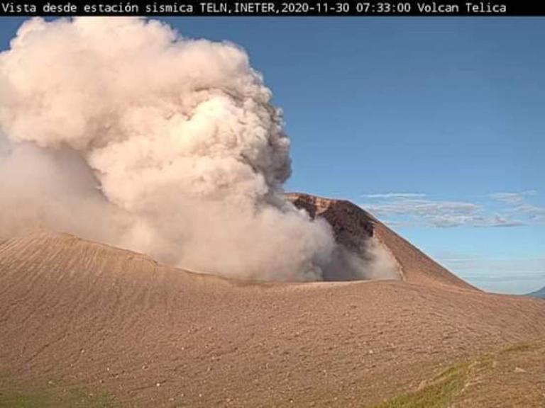 Volcán Telica registra 50 explosiones con emanación de gases y cenizas