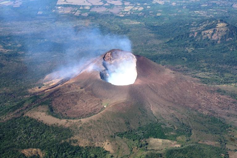 Volcán Telica registra más de 1,100 explosiones