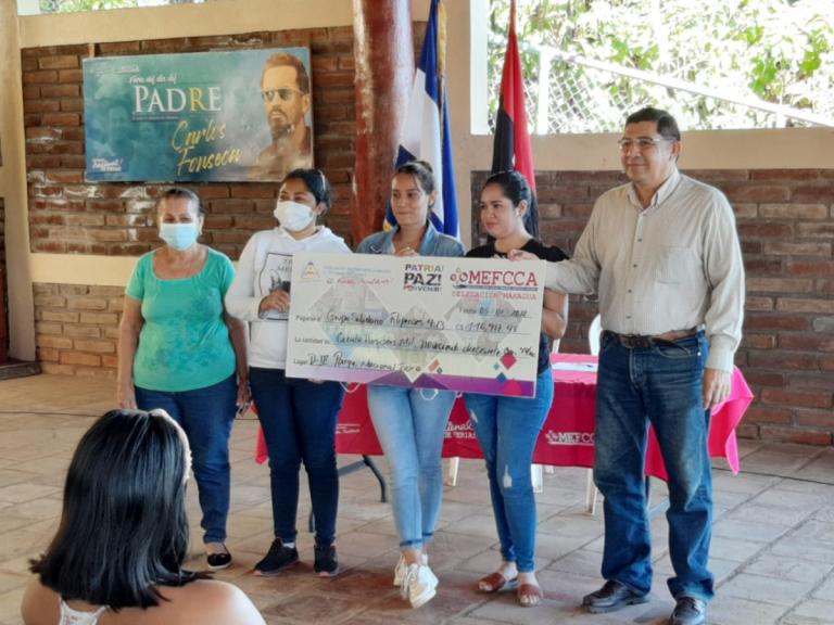 Programa Usura Cero entrega C$ 337 mil a 17 familias emprendedoras