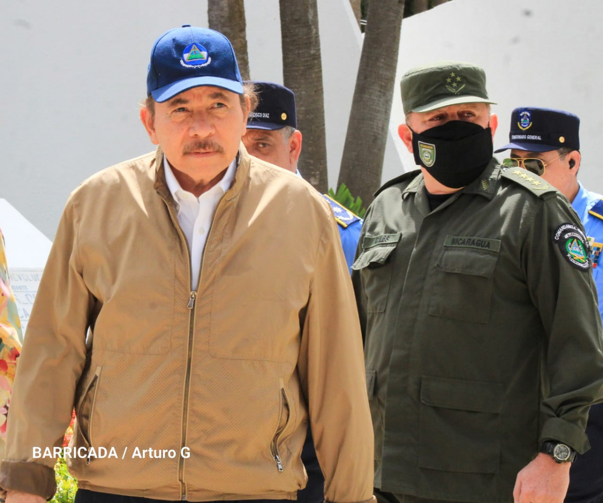 Daniel Ortega y el Jefe del Ejército Julio Cesar Aviles