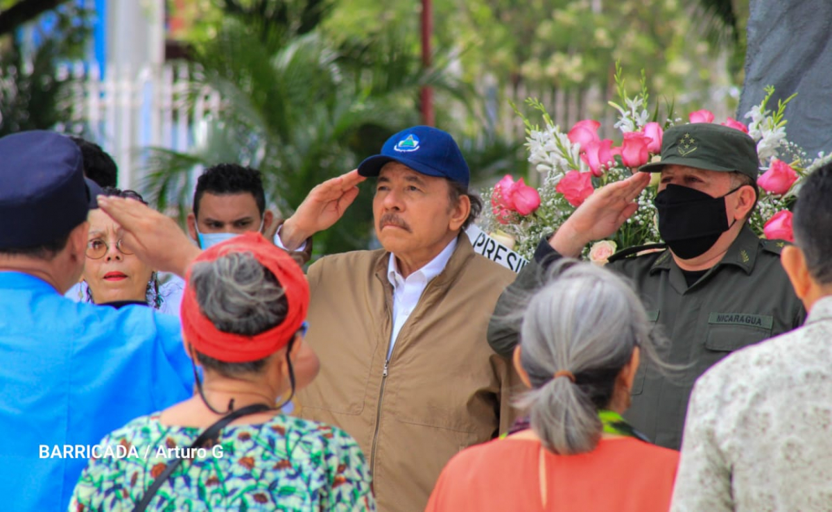 El Presidente Daniel Ortega y la Vicepresidente Rosario Murillo rindieron honores al General Sandino