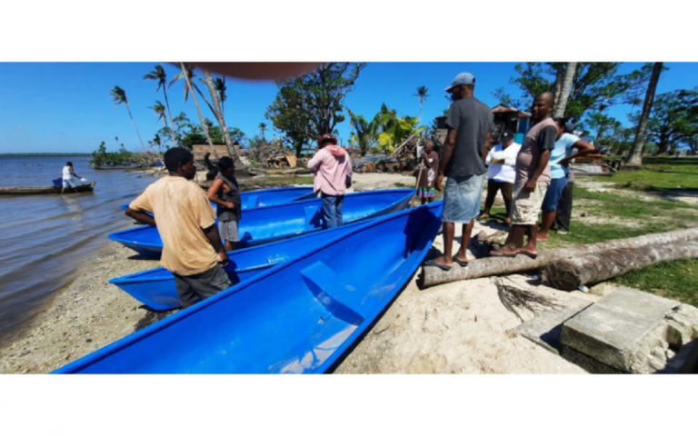 Inpesca continúa reactivando la actividad pesquera con la reparación y enfibrado de cayucos