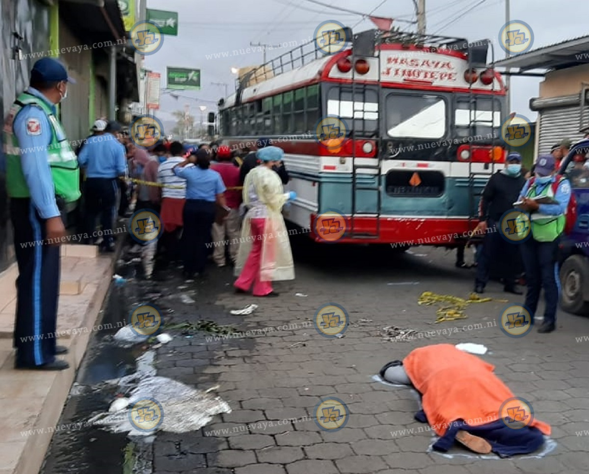 Señora comerciante muere arrollada por bus en mercado de Masaya