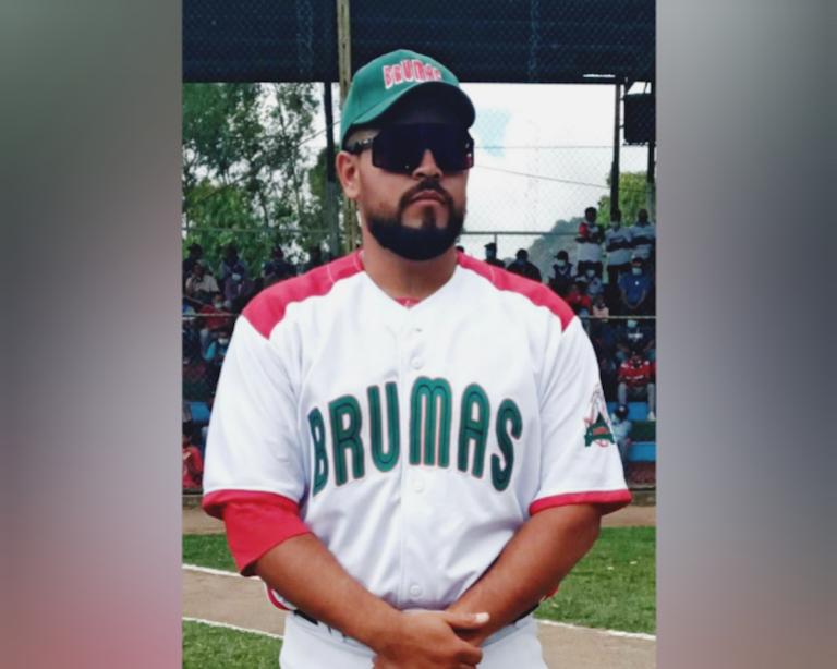 Estrada y Ofilio luchan por el liderato de bateo