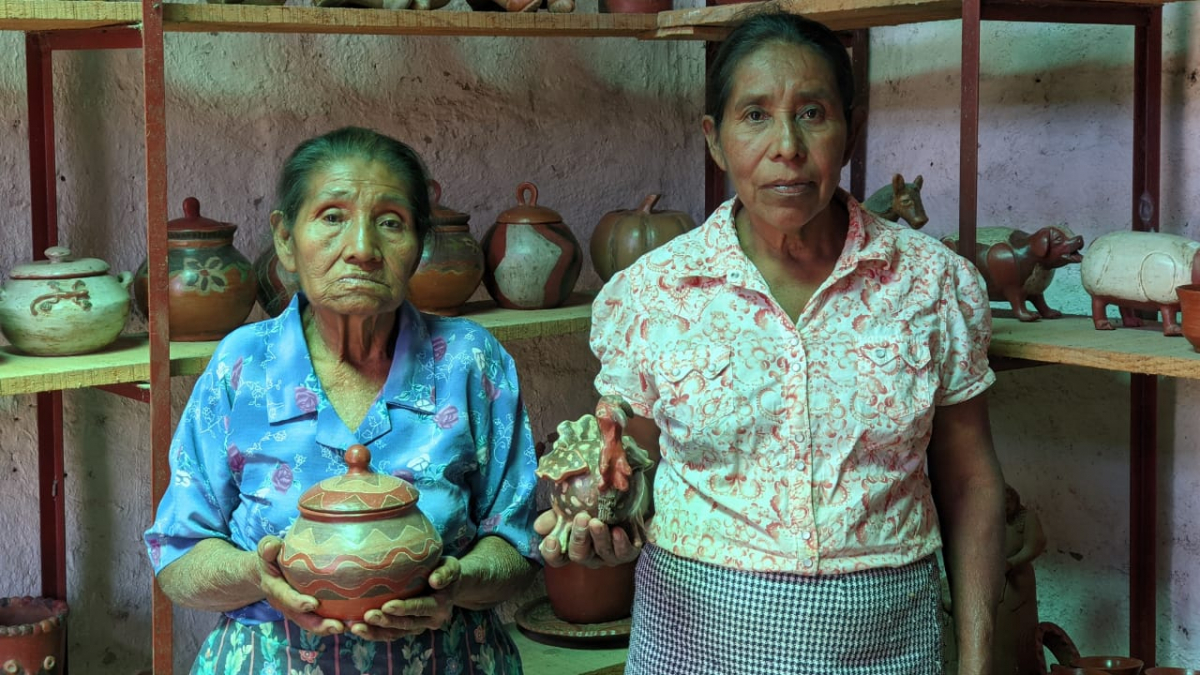 María Martha Hernández (izq) y su hermana Ángela Hernández (der)