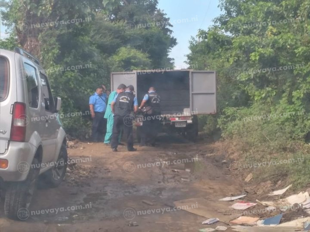 Momentos en que es trasladado a medicina legal el cuerpo de Salvador Arias Ruiz