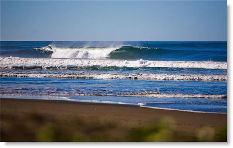 Rescatan con vida a 4 personas cuando se ahogaban en Playa San Diego