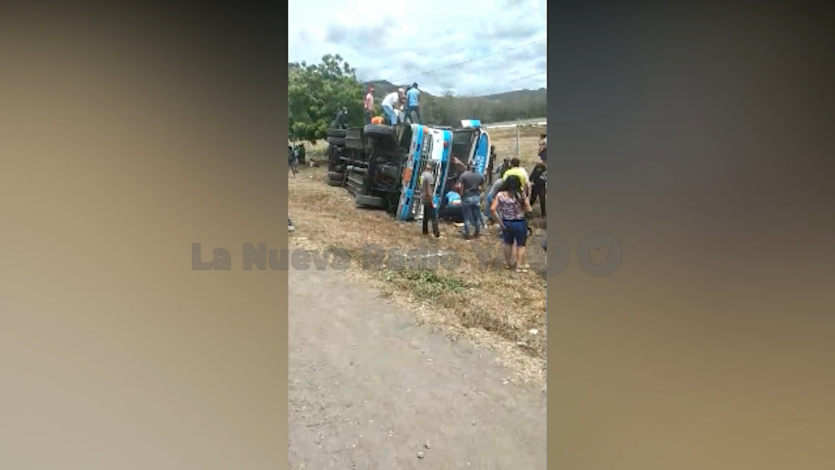 Vuelco de autobus deja mas de 30 pasajeros lesionados en matagalpa
