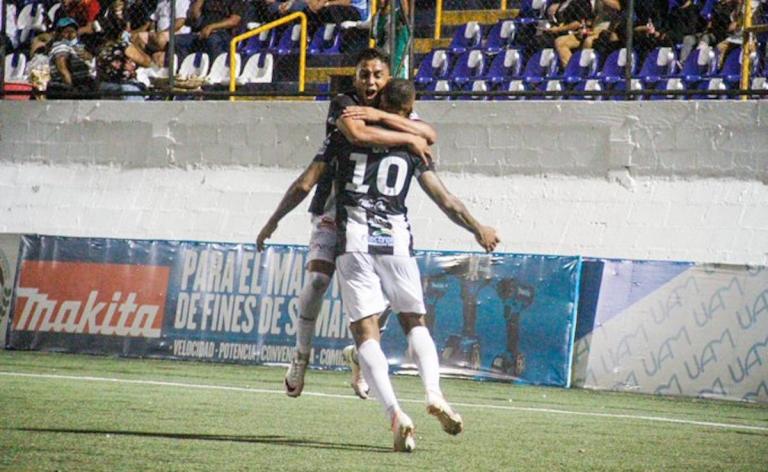 Diriangén golea y se mantiene en lo más alto del futbol nacional