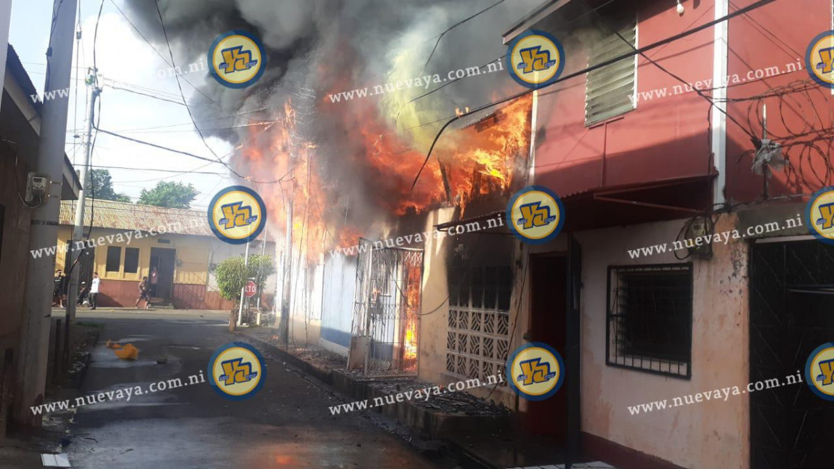 Voraz incendio afecta 4 viviendas en barrio santa ana en managua