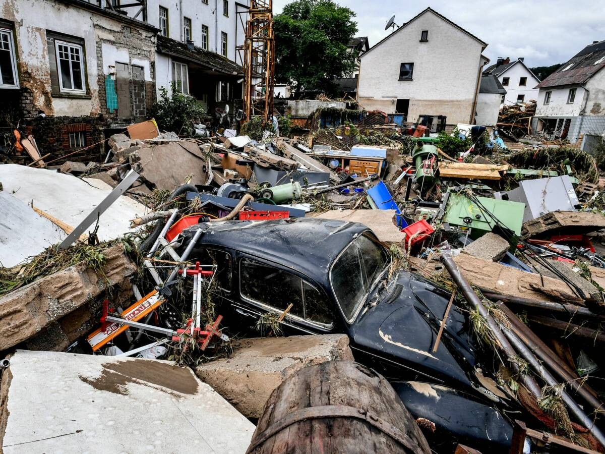 Aumentan a 120 los muertos por inundaciones en alemania y belgica