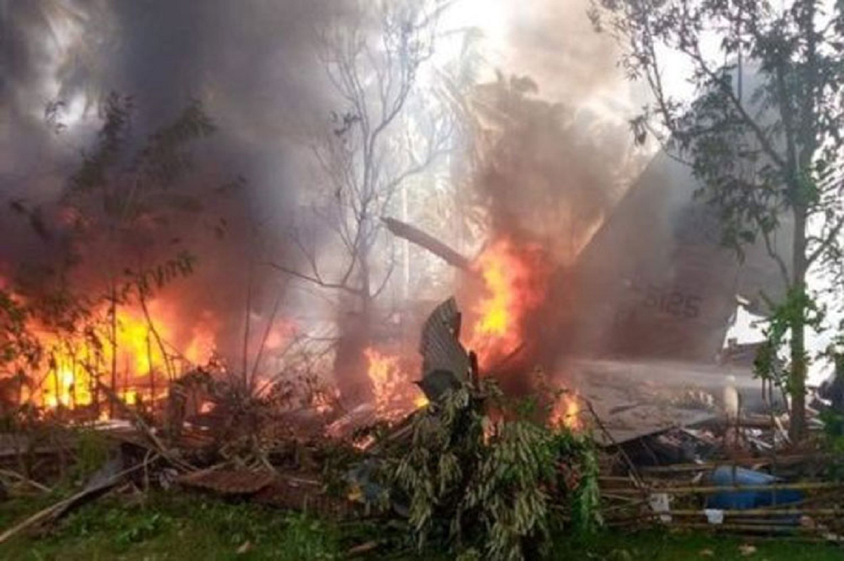 Avion militar se estrella en filipinas dejando 31 muertos