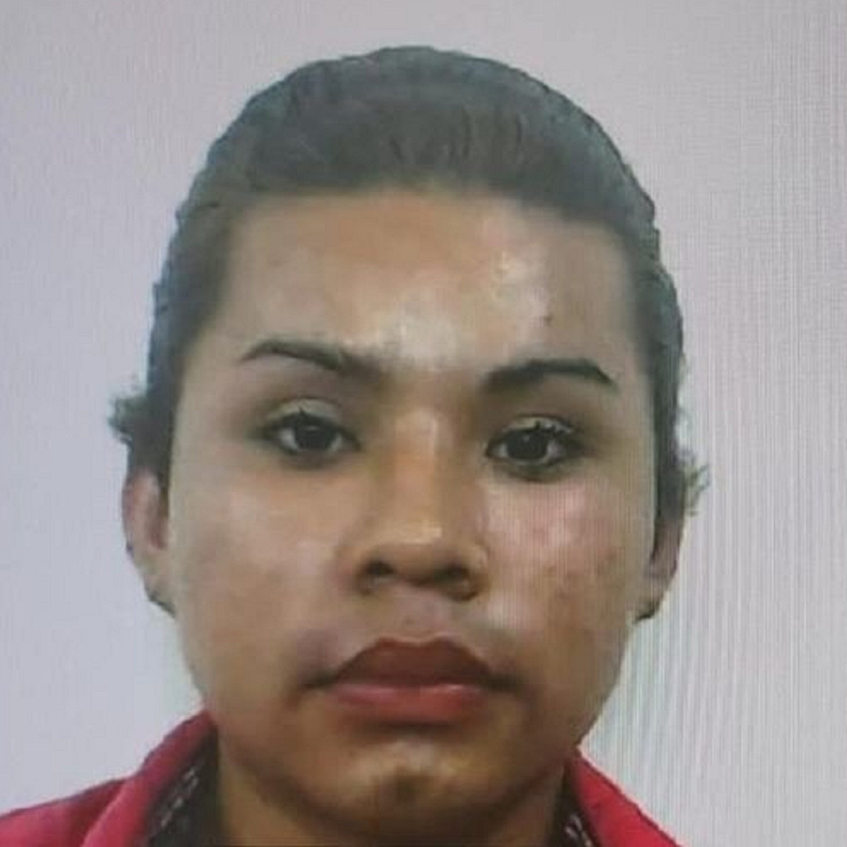 Vestido de mujer se entregó ante policía tica Deybin Antonio Gómez Tórrez, quien mató a señora en Nueva Guinea