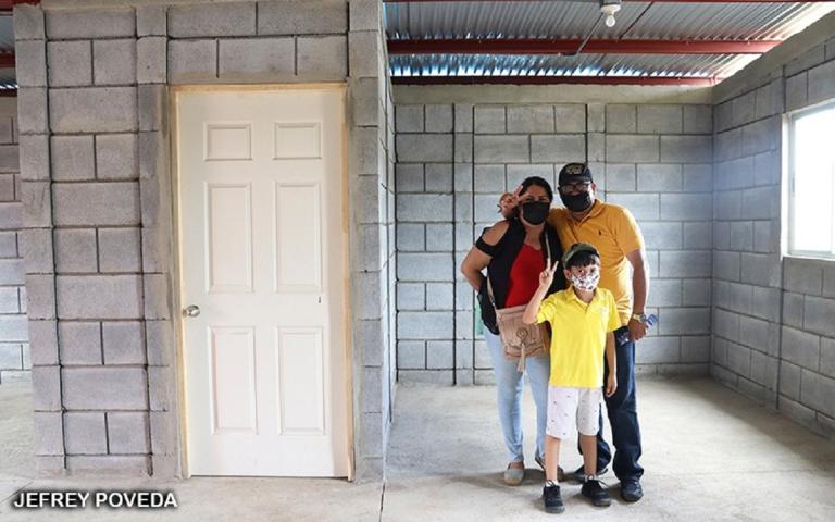 Gobierno Sandinista entrega otras 100 viviendas del Programa Bismarck Martínez