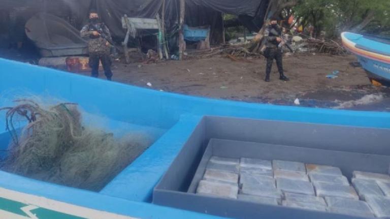 4 nicaragüenses  capturados en El Salvador con $4.2 millones en drogas