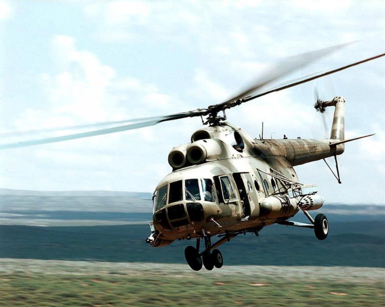 Encuentran helicóptero que cayó con 16 pasajeros en un lago de Rusia