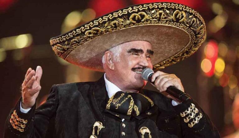 Vicente Fernández sigue conectado, pero está consciente, aseguran sus hijos