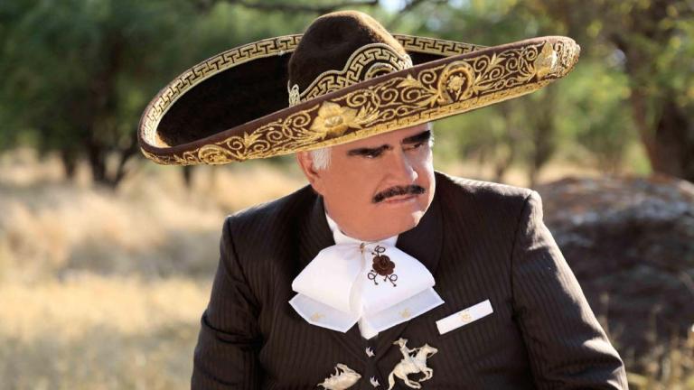 Vicente Fernández presenta leve inflamación en vías respiratorias, según médicos