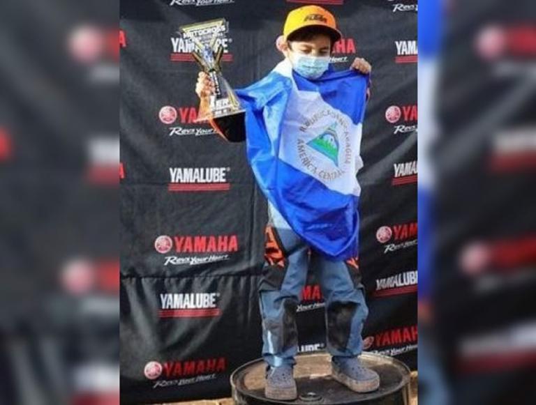 Niño leonés gana campeonato de Motocross en Honduras