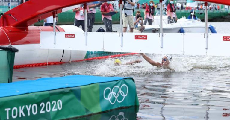 Brasileña gana oro en nado de aguas abiertas en los Olímpicos
