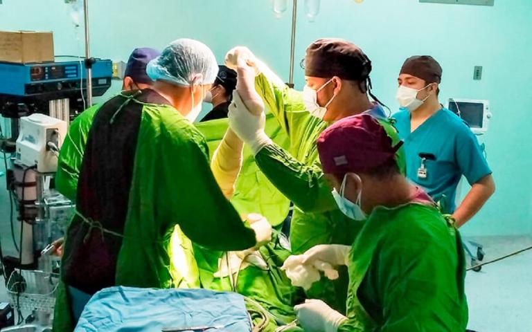 Médicos Lenin Fonseca operan jóvenes deportistas rodillas lesionadas