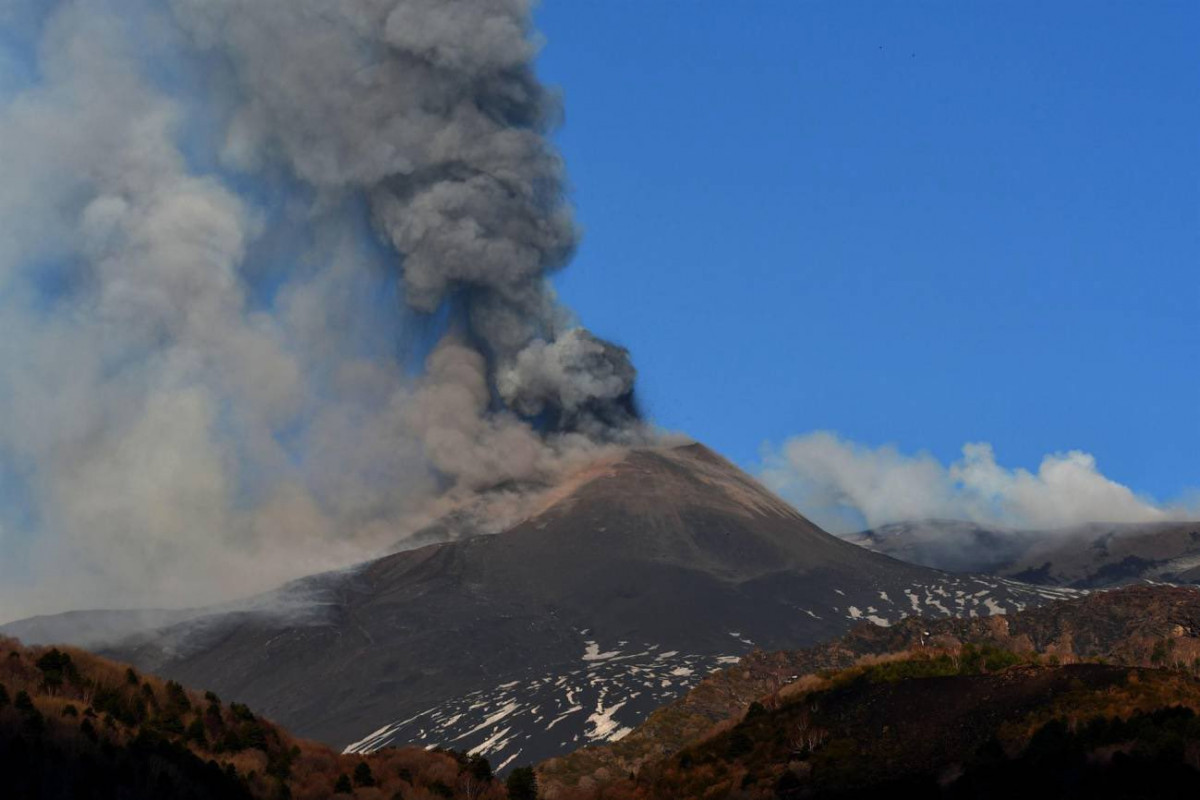 El volcan etna hizo erupcion en italia 3