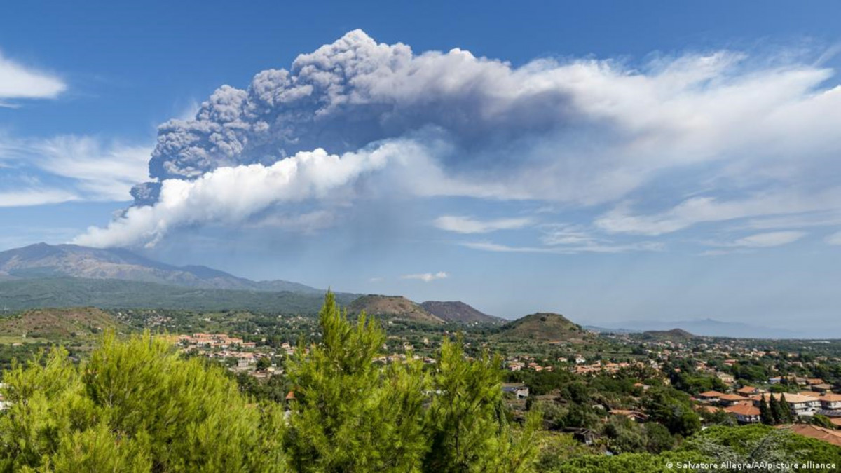 El volcan etna hizo erupcion en italia