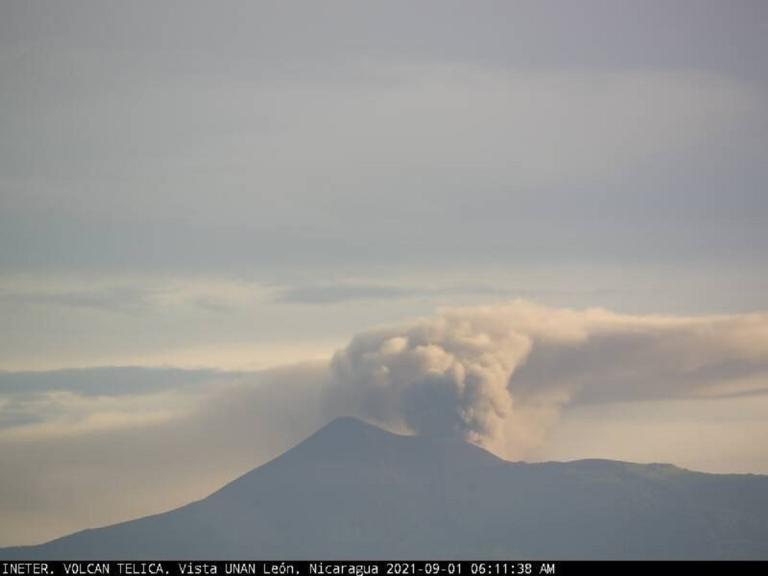 Volcán Telica exhala gases y cenizas este miércoles