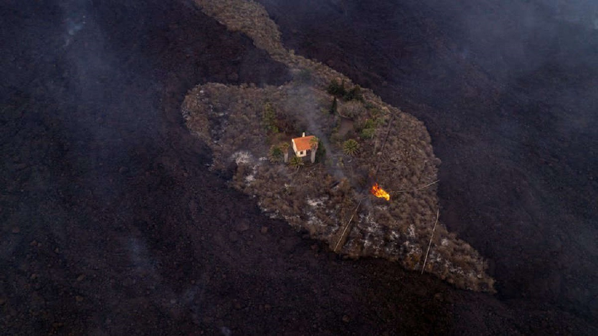 Una casa escapo a la lava en islas canarias