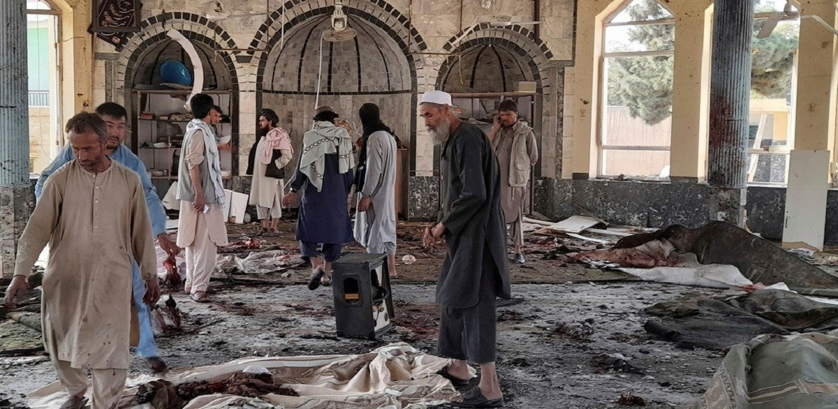 Explosion deja 50 muertos y 140 heridos en mezquita de afganistan