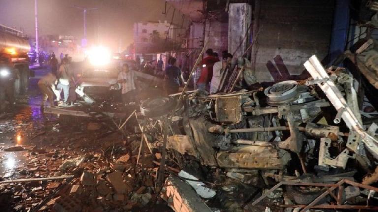 Explosión en un puerto de Yemen causa 8 fallecidos
