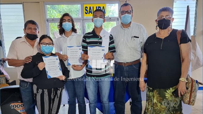 UNI premia ganadores del Concurso Relámpago de Matemáticas