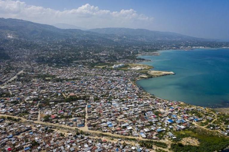 12 personas mueren al hundirse un barco en Haití