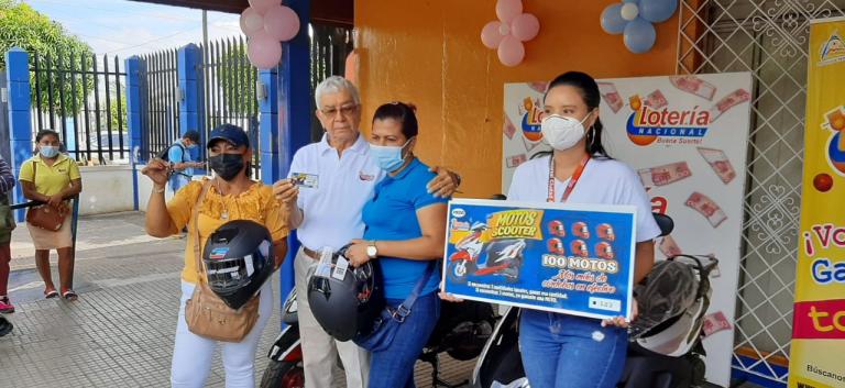 Lotería Nacional ha entregado 96 motos Scooter en La Raspadita