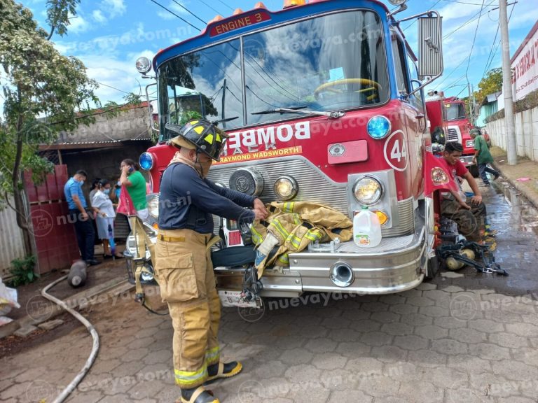 Bomberos evitan que cabezal terminara convertido en chatarra, en Carazo