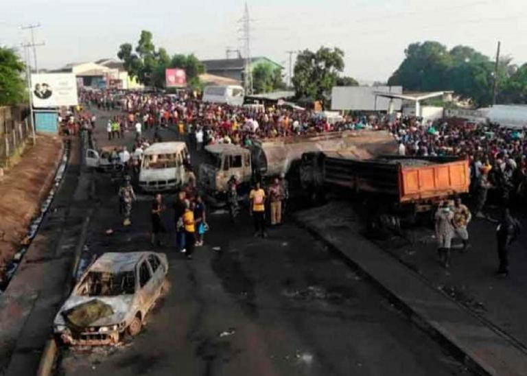 Sube a 131 los muertos tras explosión de camión cisterna en Sierra Leona