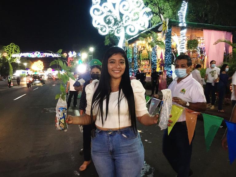 INAFOR entrega árboles de madroño en honor a La Purísima en Avenida Bolívar a Chávez