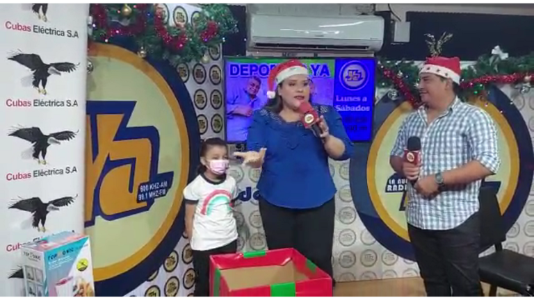 La Nueva Radio YA y Cubas Eléctrica premiaron con El Súper Regalo Navideño a dos oyentes