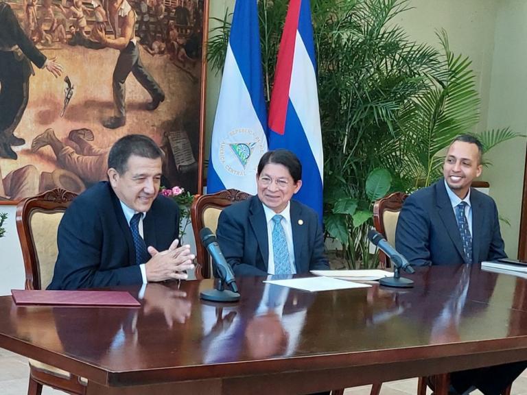 Nuevo embajador de Cuba en Nicaragua presenta sus copias de estilo