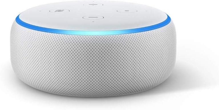 Alexa de Amazon le recomendó a una niña meter una moneda en el enchufe