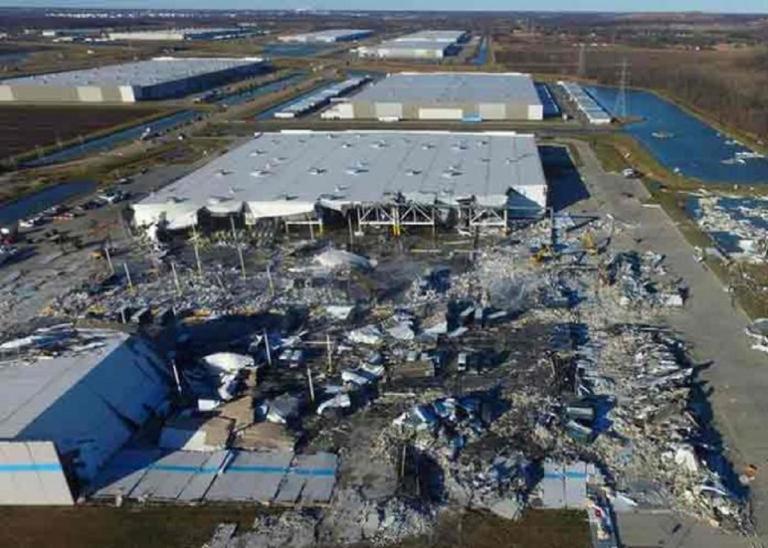 Investigan 6 muertes que dejó un tornado en un almacén de Amazon