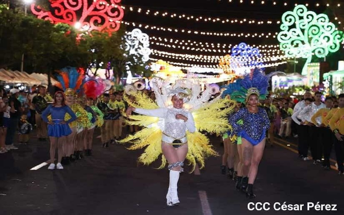Alcaldia de managua saluda el ano nuevo con un espectacular carnaval