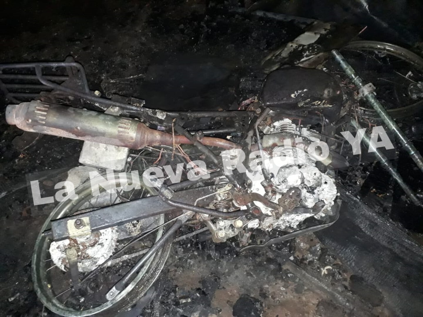 Incendio devora taller de motos en granada 2